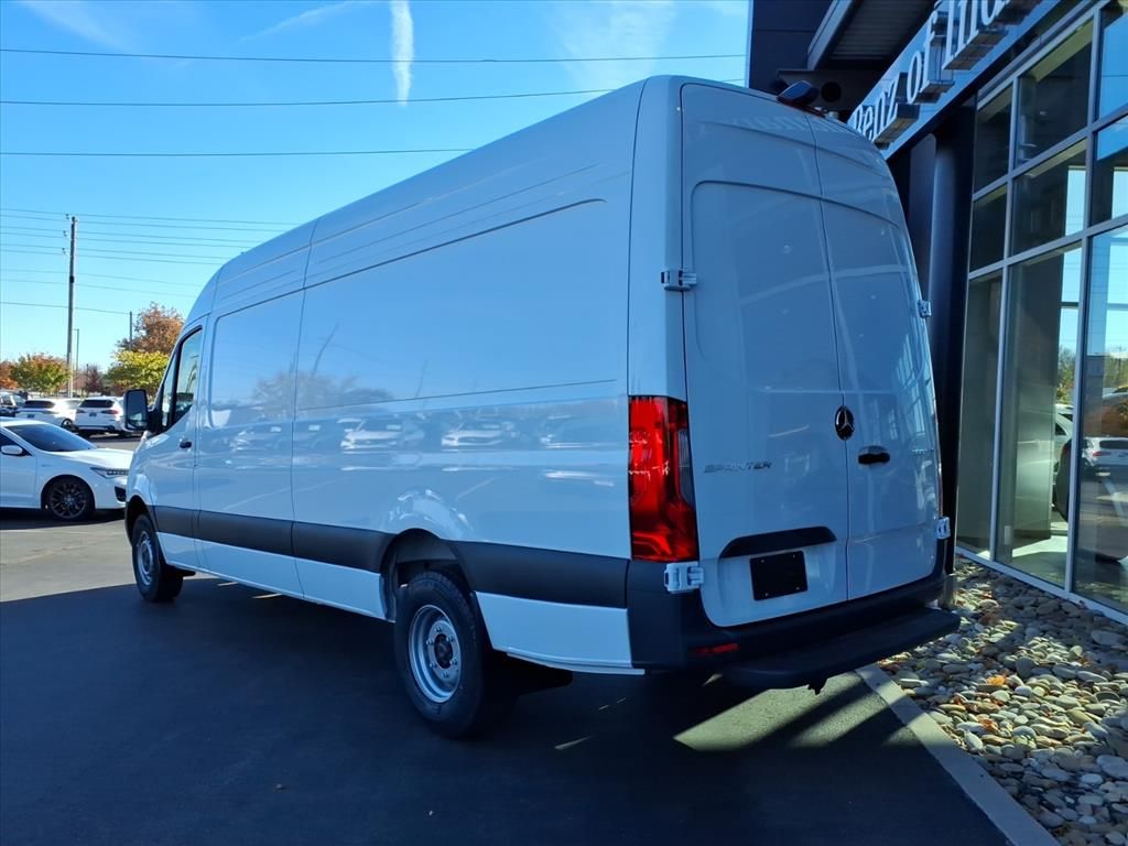 New 2026 Arctic White Mercedes-Benz Cargo 170 WB image 4