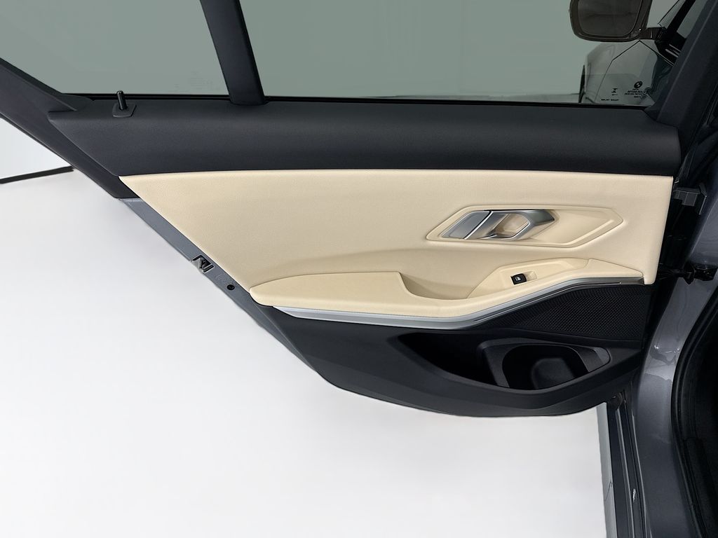 Thumbnail: 2023 BMW 3 Series - 25