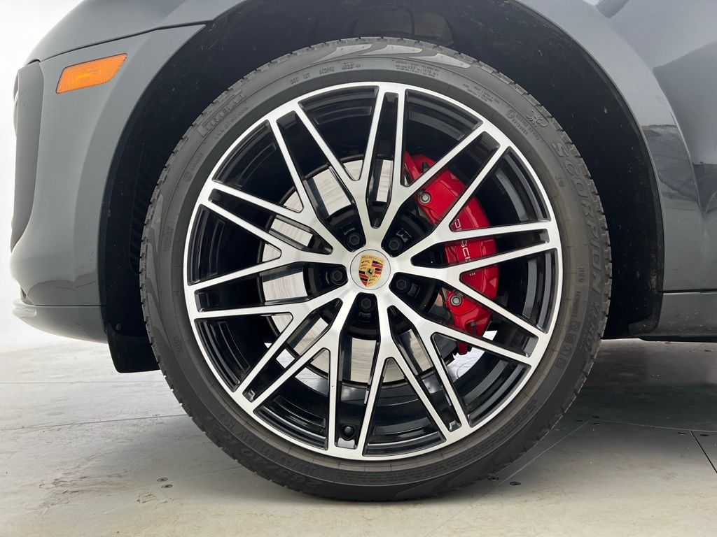 Thumbnail: 2023 Porsche Macan - 27