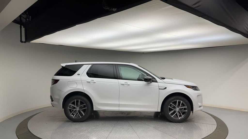 Thumbnail: 2024 Land Rover Discovery Sport - 10