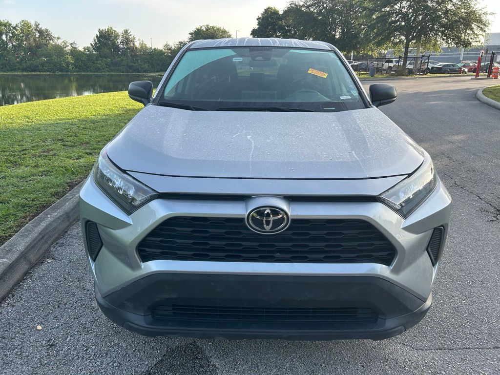 2022 Toyota RAV4 LE 8