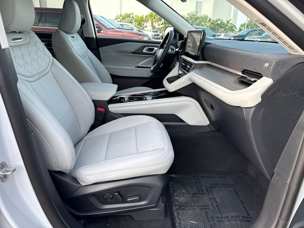 New 2026 White Ford Platinum image 22