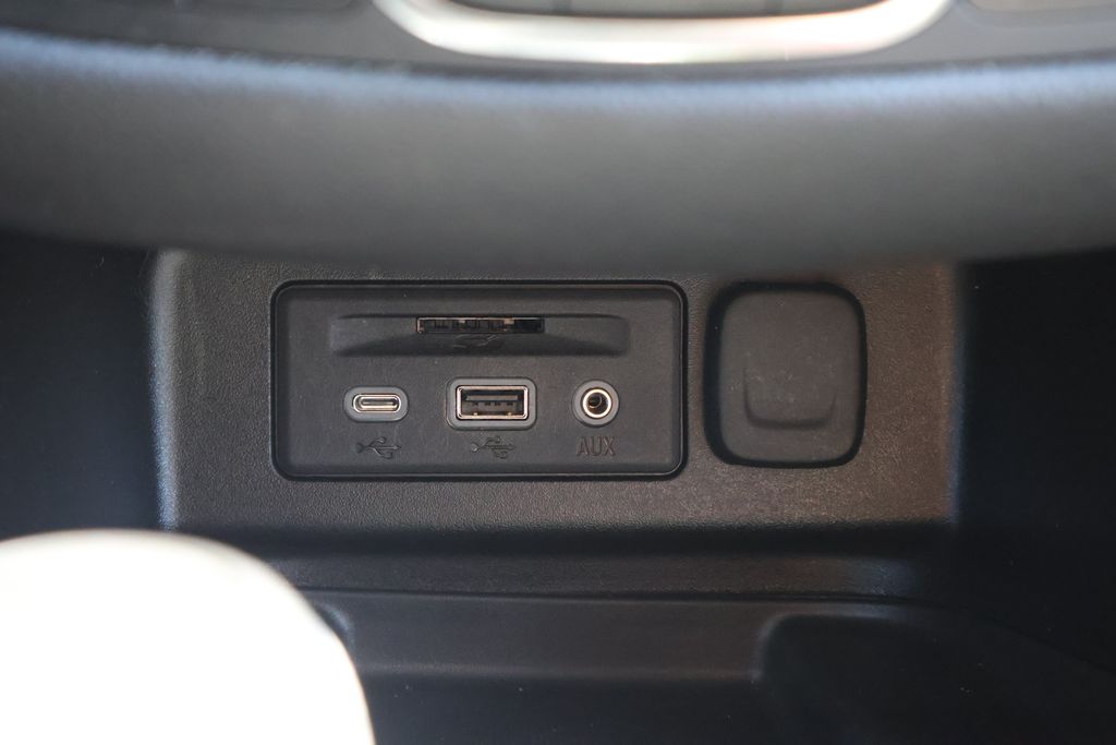 Thumbnail: 2021 Chevrolet Equinox - 23