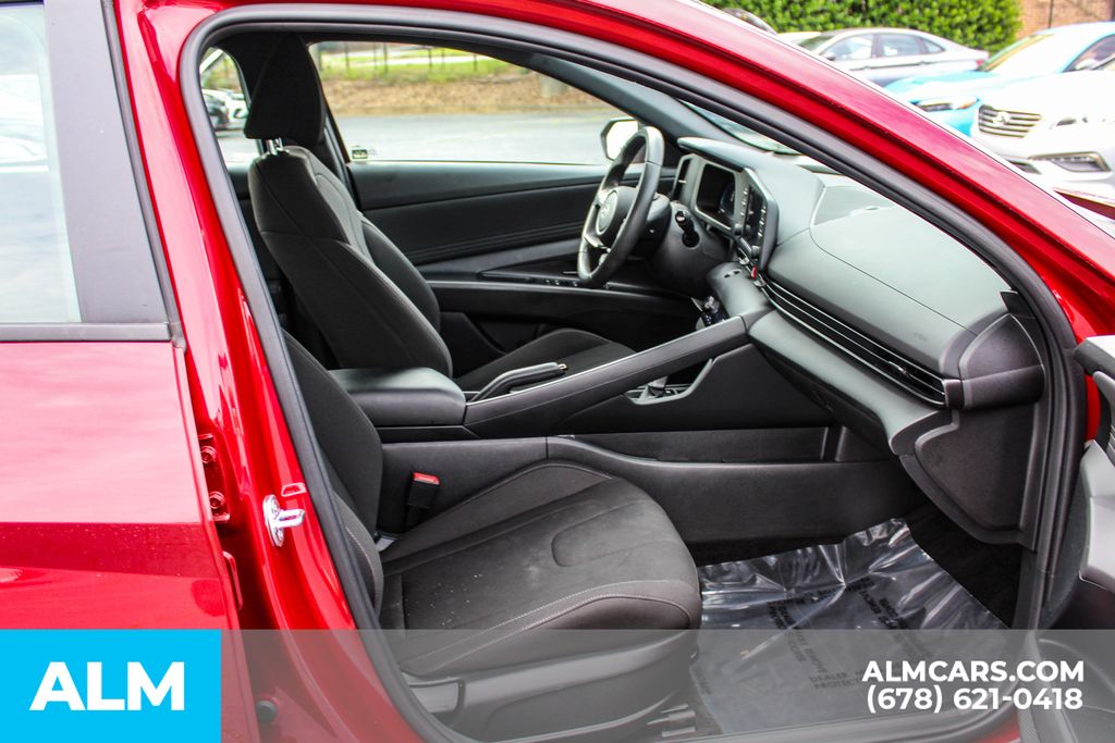 Used 2025 Red Hyundai SEL Sport image 18