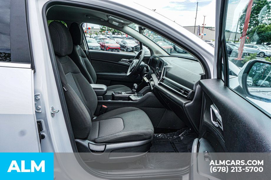 Used 2025 White Kia LX image 23