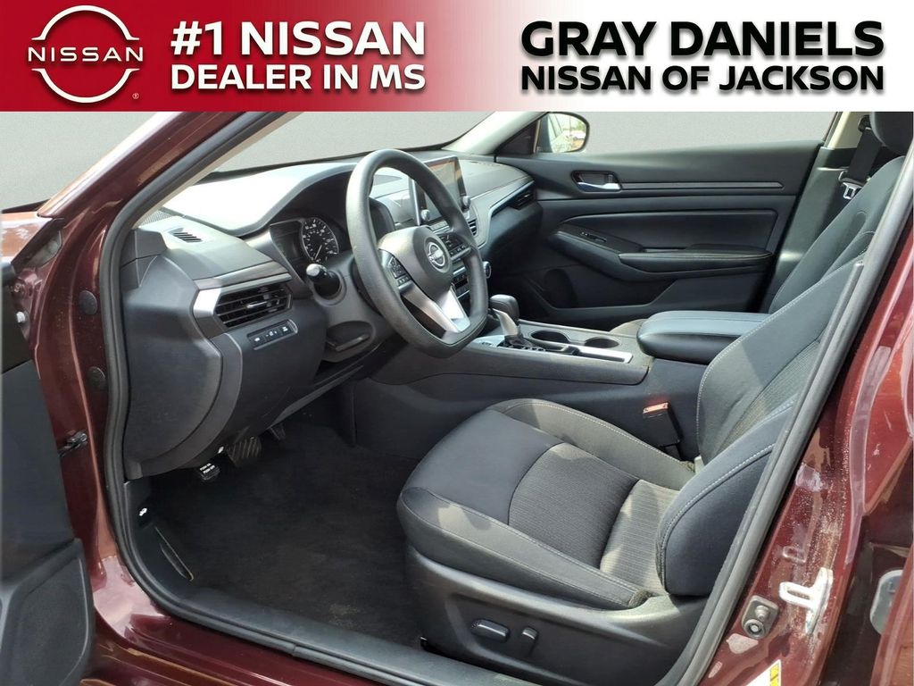 Used 2025 Nissan Altima Sedan