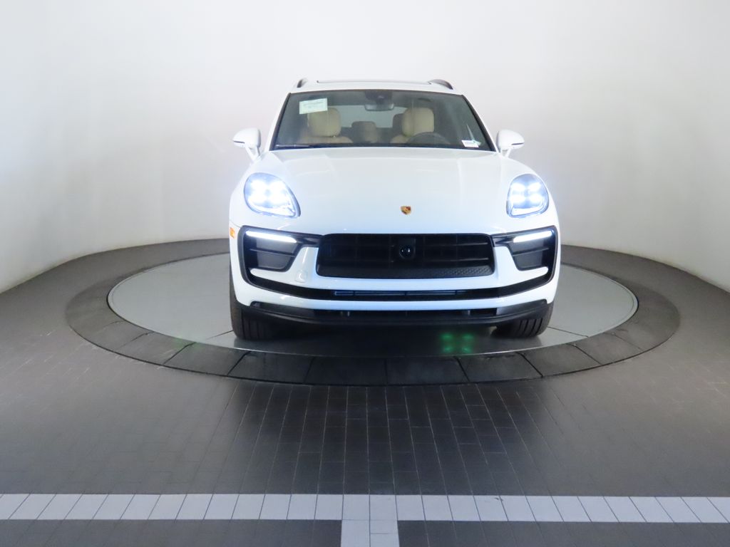 Thumbnail: 2026 Porsche Macan - 10