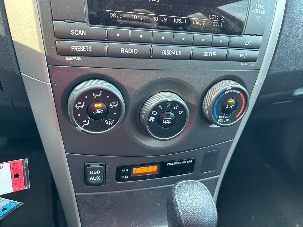 Thumbnail: 2011 Toyota Corolla - 25