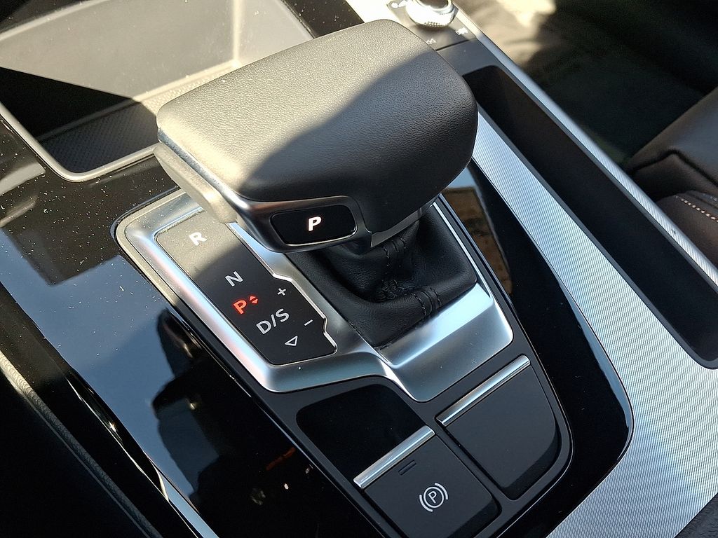 Thumbnail: 2025 Audi Q5 - 15