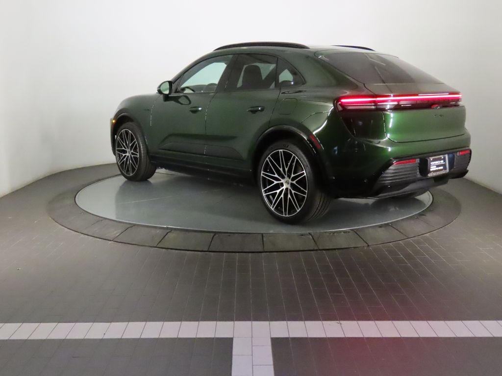 Thumbnail: 2024 Porsche Macan - 3