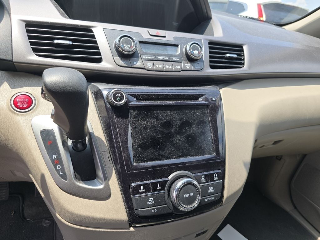 Used 2016  Honda SE image 19