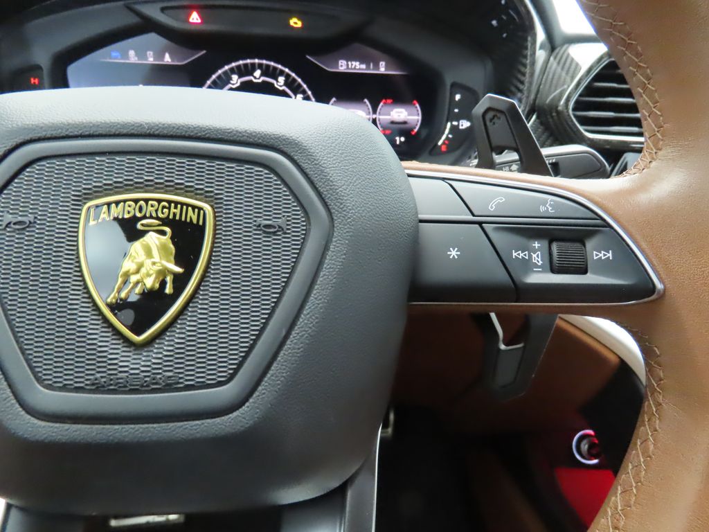 Thumbnail: 2022 Lamborghini Urus - 12