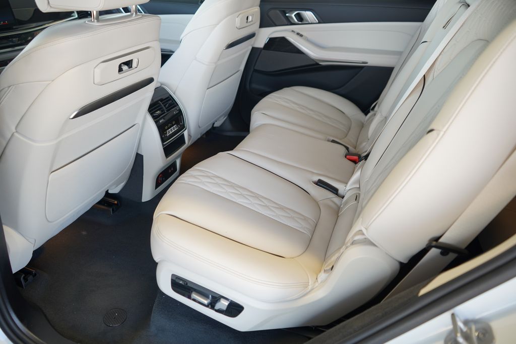 Thumbnail: 2026 BMW X7 - 20