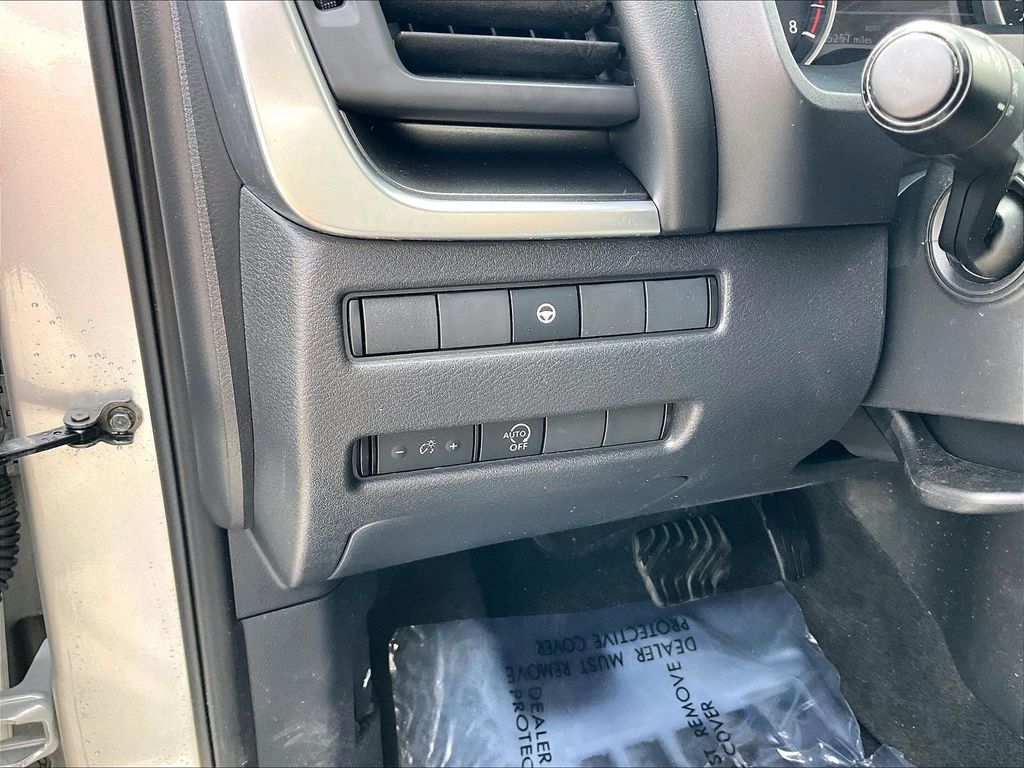 2023 Nissan Rogue — photo 25