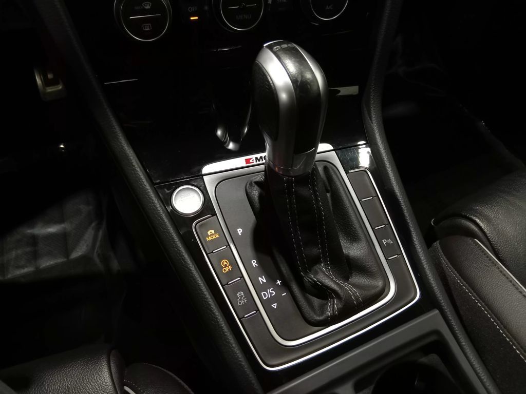 2019 Volkswagen Golf R 2.0T w/DCC & Navigation