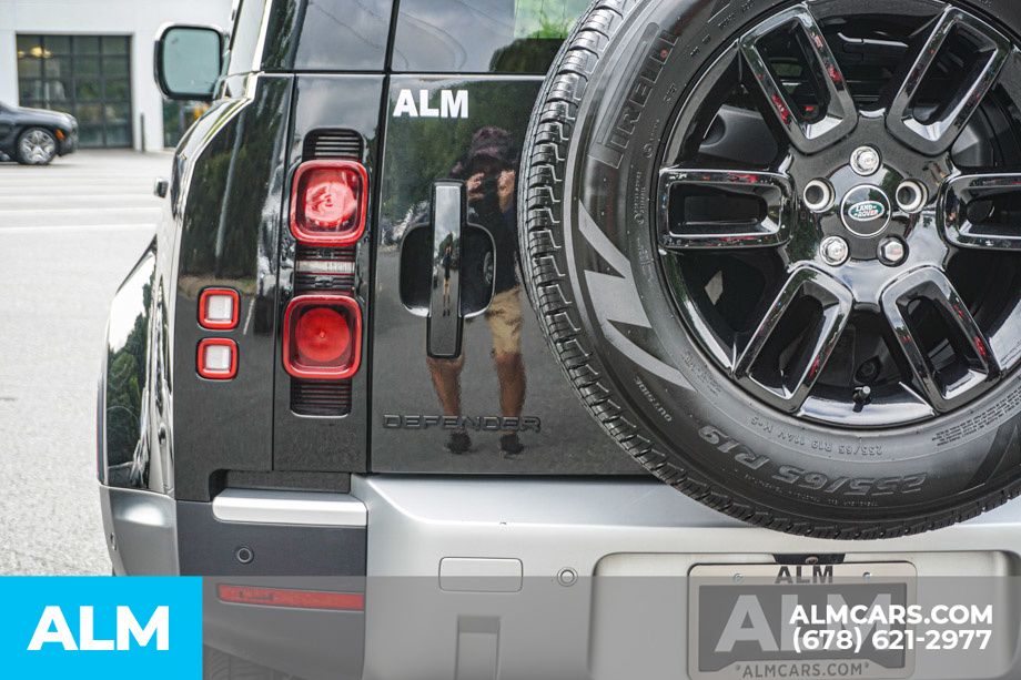 Used 2024 Black Land Rover S image 12