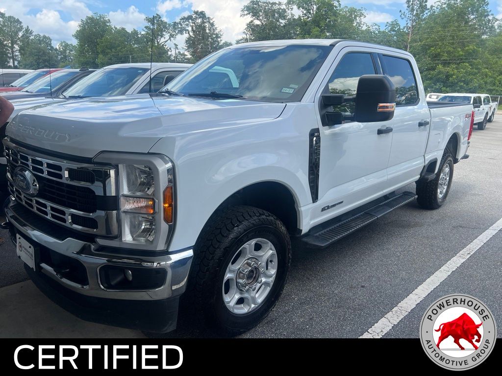 Oxford White 2025 Ford F-250 Super Duty Pickup Truck Four-Wheel Drive Automatic
