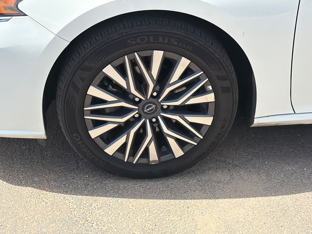 Used 2025 White Nissan 2.5 SV image 11
