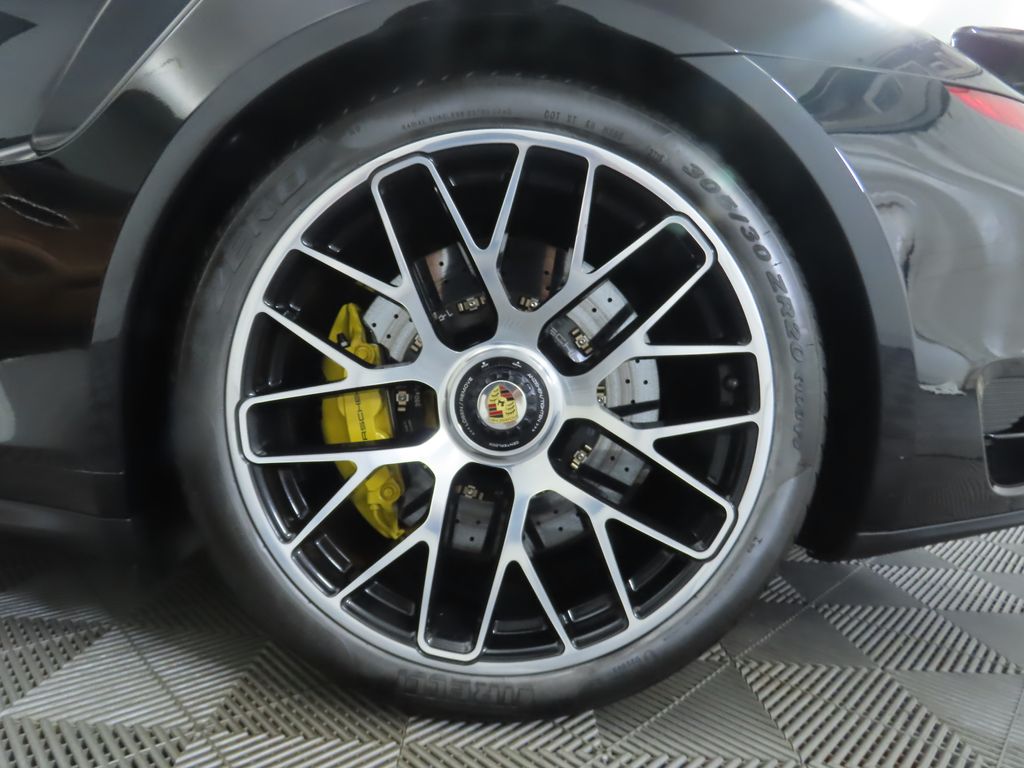 Thumbnail: 2016 Porsche 911 - 30