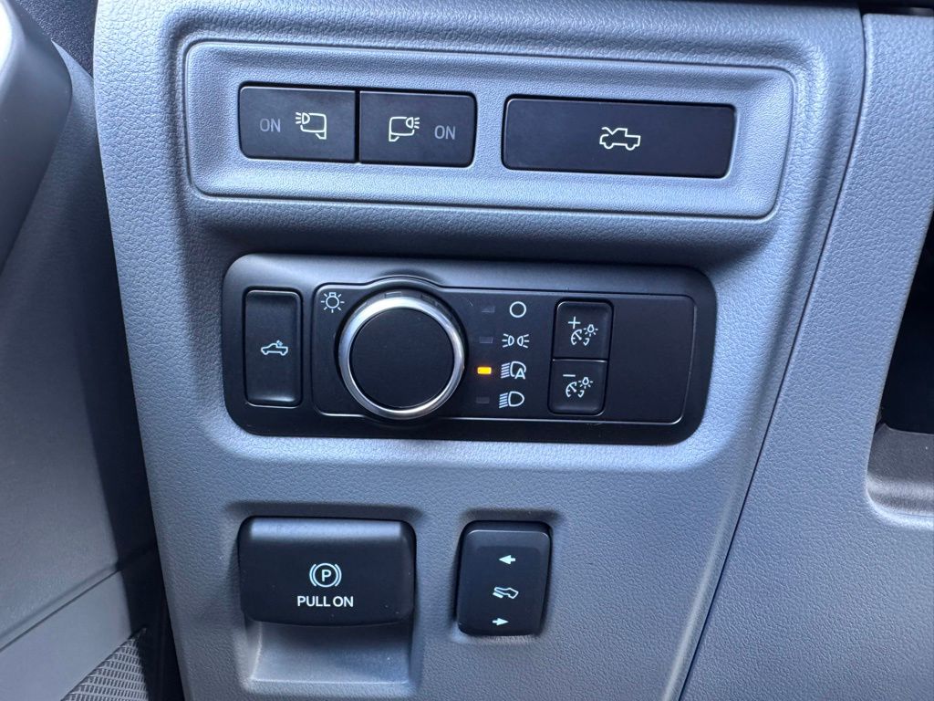 FordF-150 Lightning35