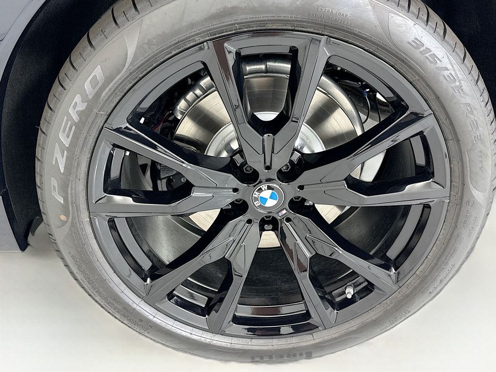 Thumbnail: 2027 BMW X7 - 30