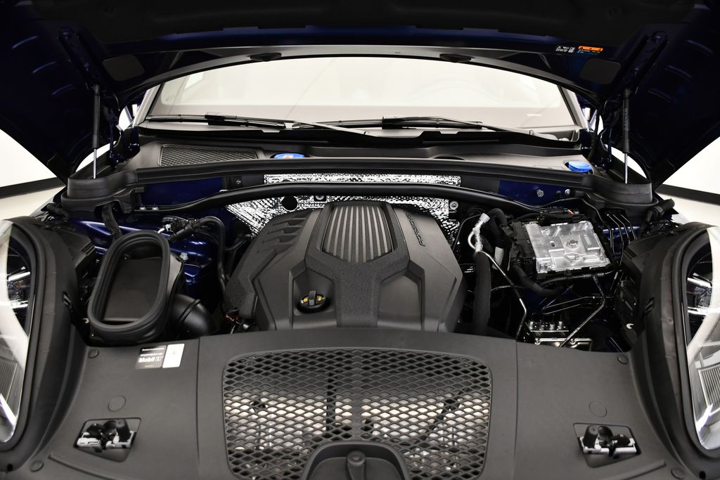 Thumbnail: 2026 Porsche Macan - 12