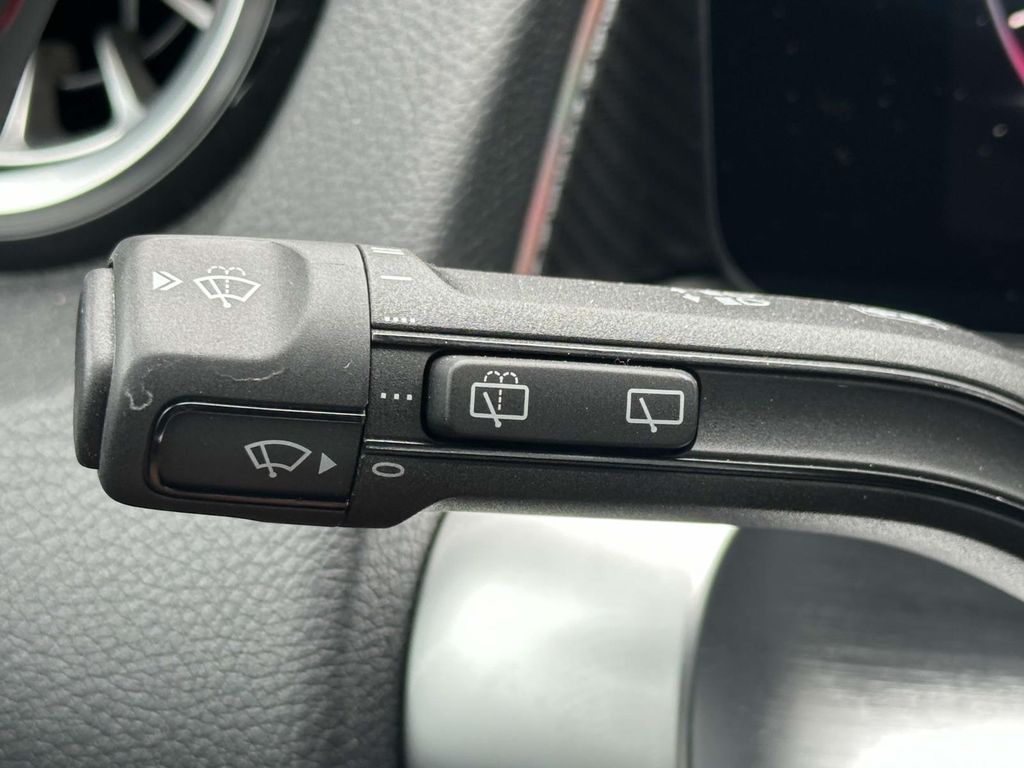 Thumbnail: 2025 Mercedes-Benz GLB - 16