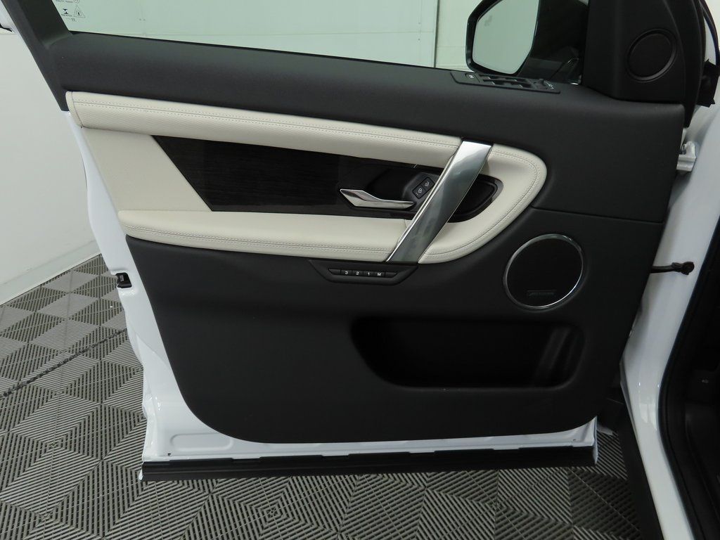 Thumbnail: 2023 Land Rover Discovery Sport - 25