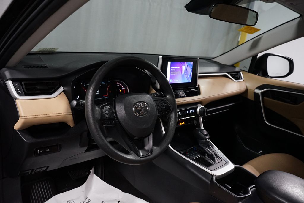 Thumbnail: 2025 Toyota RAV4 - 11