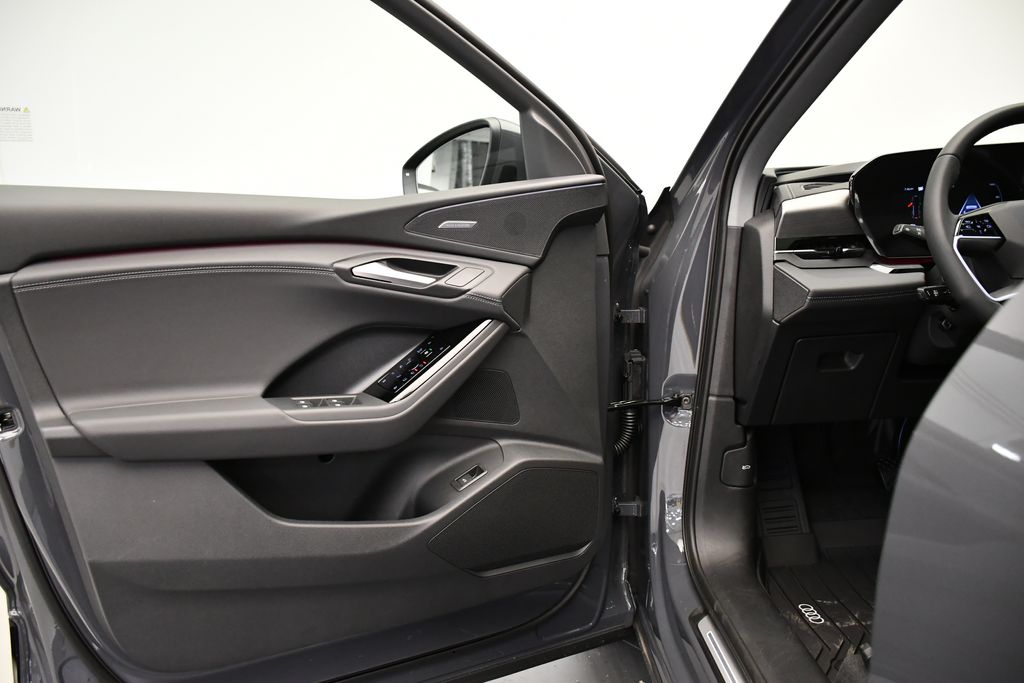 Thumbnail: 2025 Audi Q6 e-tron - 30