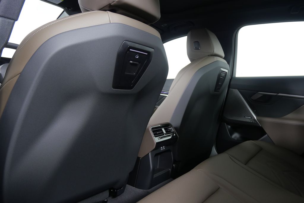 2025 BMW i5 eDrive40 17