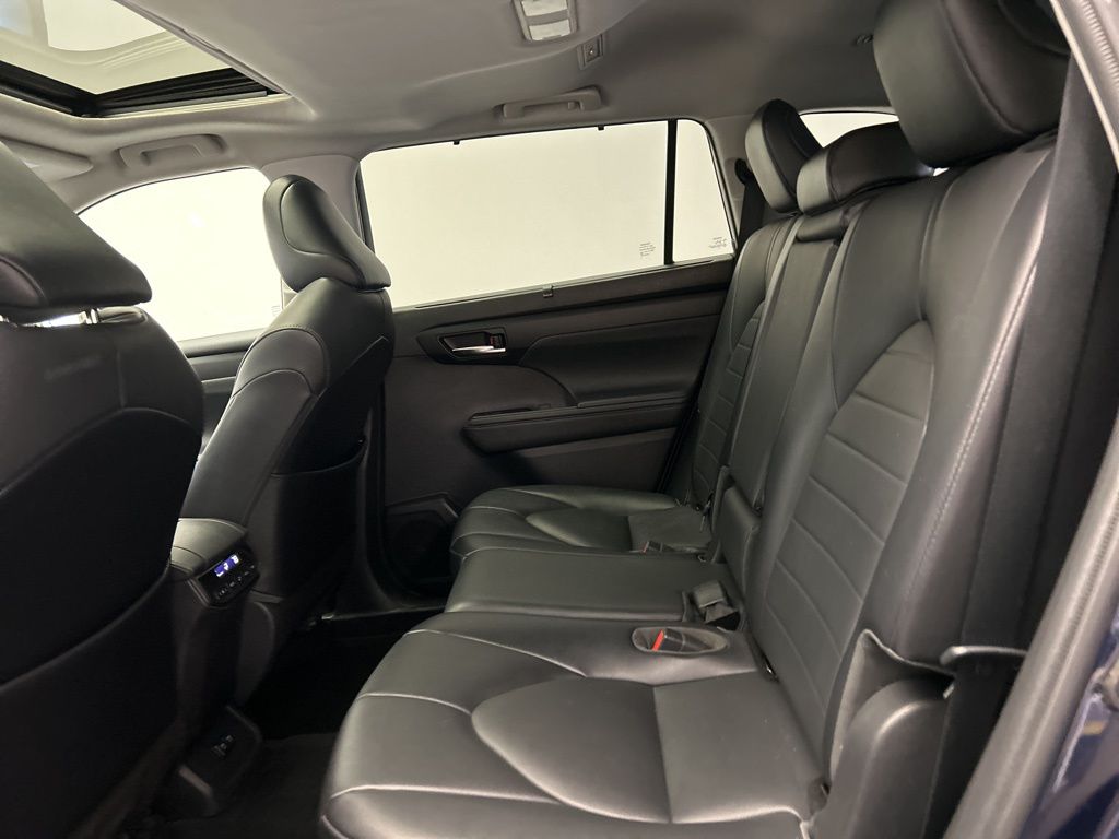 Thumbnail: 2021 Toyota Highlander - 24