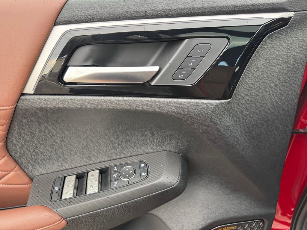 2025 Mitsubishi Outlander SEL photo 28