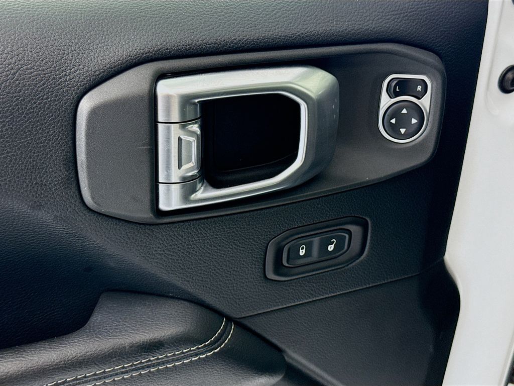 Thumbnail: 2019 Jeep Wrangler - 23