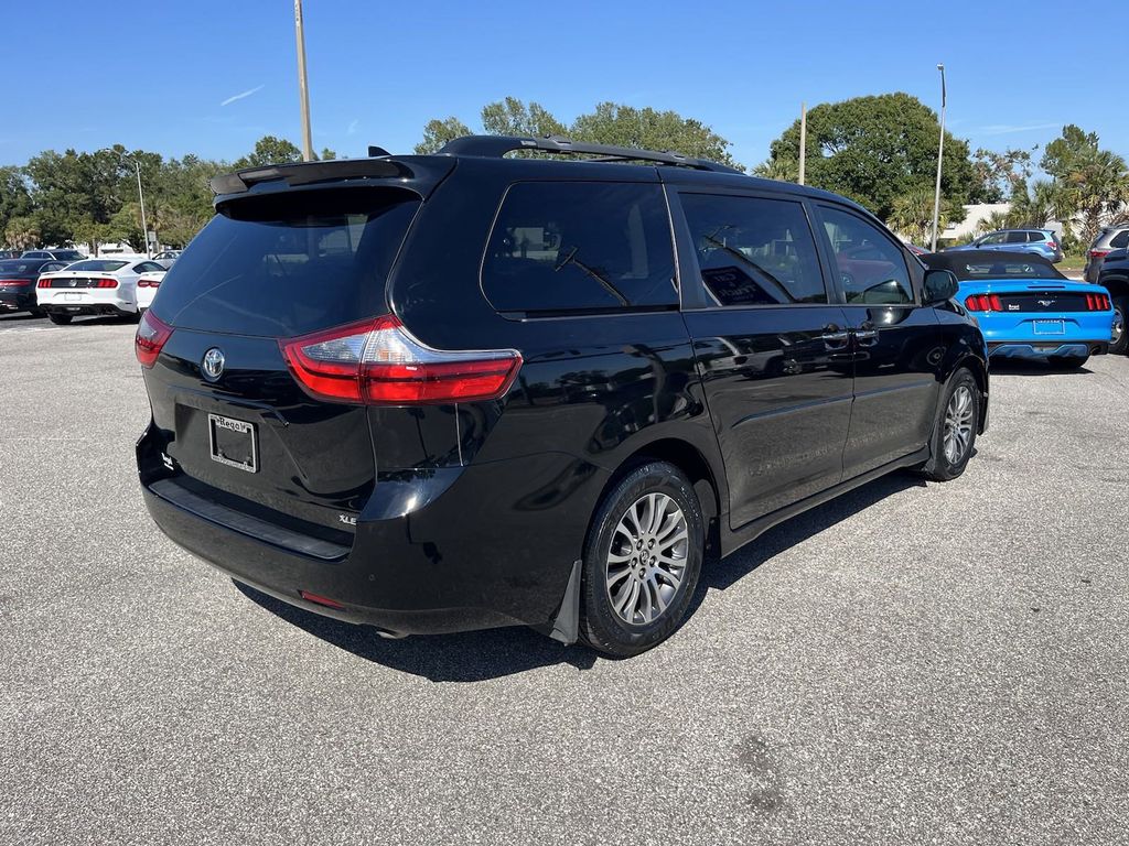 2020 Toyota Sienna XLE 4