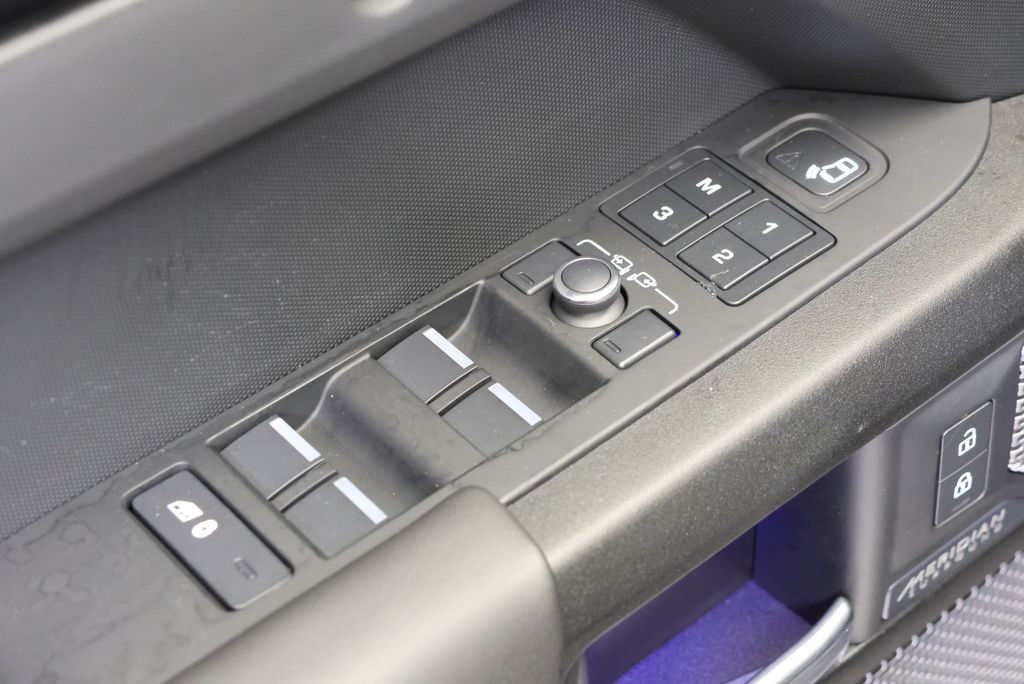 Thumbnail: 2022 Land Rover Defender - 28