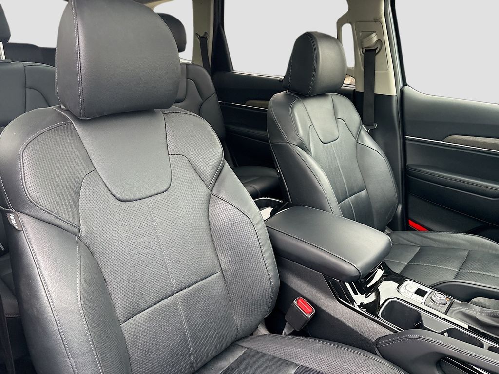 Used 2022 Silver Kia SX image 30