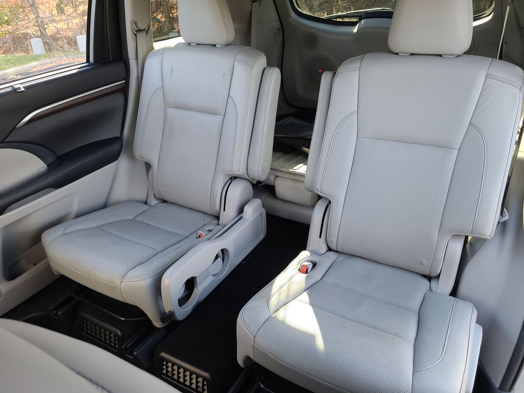 2015 Toyota Highlander Limited Platinum 22