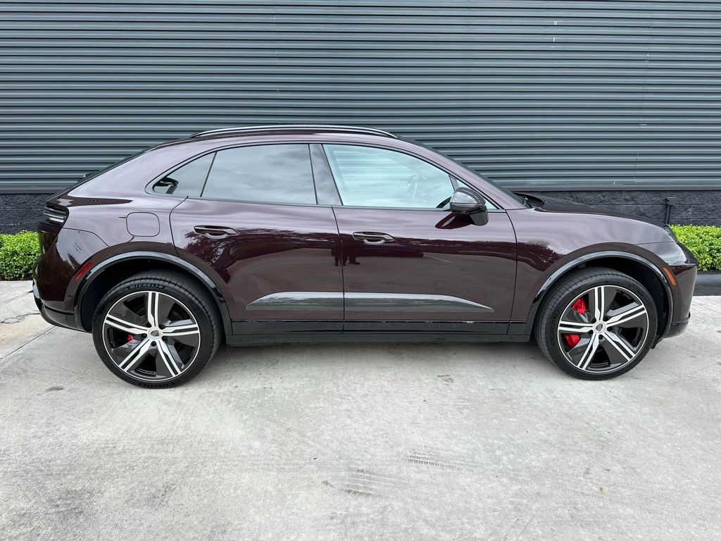 Thumbnail: 2024 Porsche Macan - 11