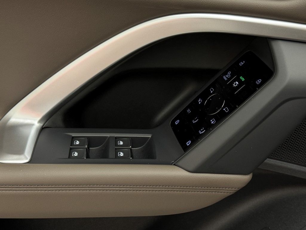 2025 Audi Q5  30