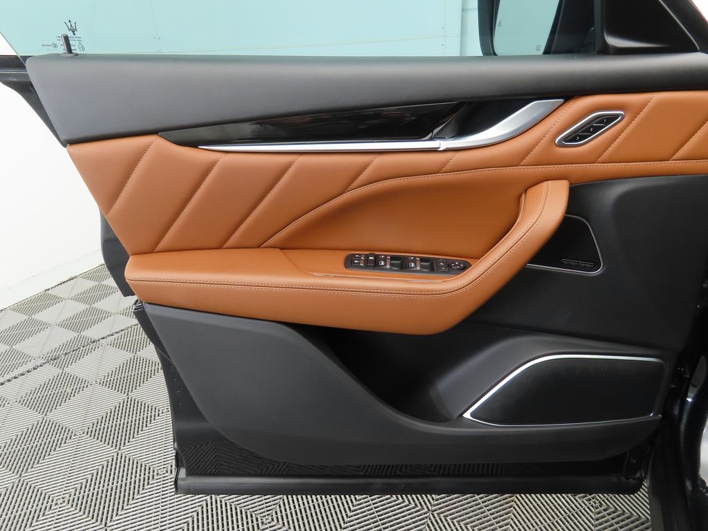 Thumbnail: 2022 Maserati Levante - 24