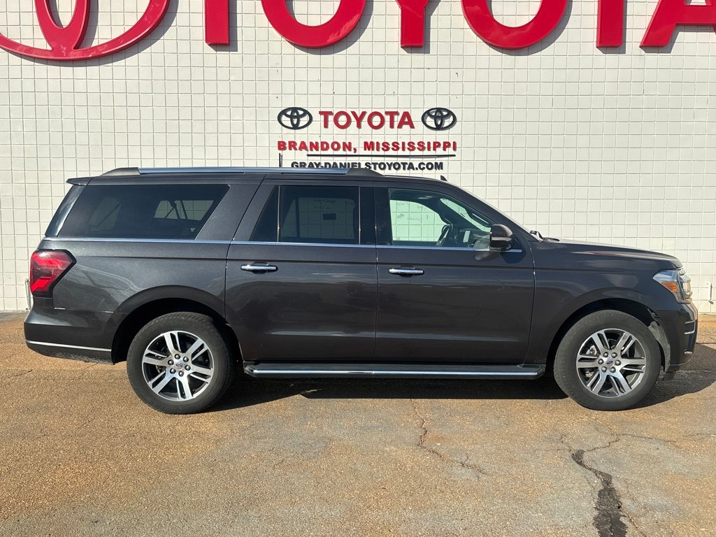 2023 Ford Expedition Limited's photo