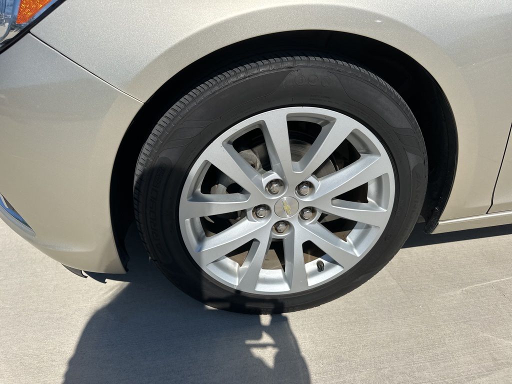2014 Champagne Silver Metallic Chevrolet Malibu LT FWD Sedan