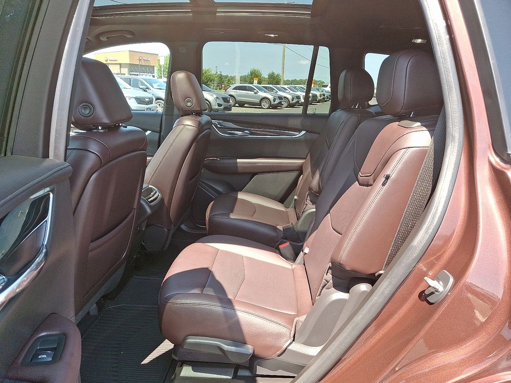 Thumbnail: 2022 Cadillac XT6 - 10