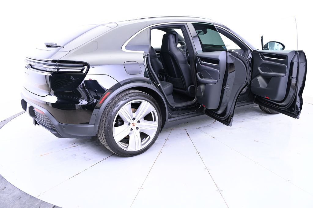 Thumbnail: 2025 Porsche Macan - 13