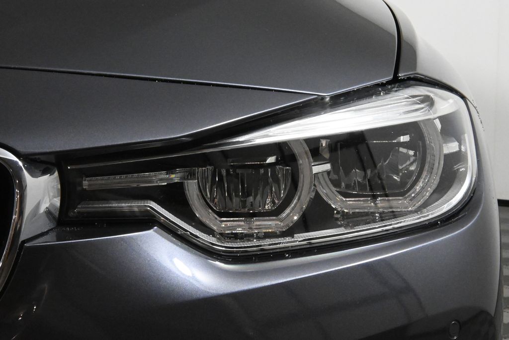 2019 BMW 3 Series 330i xDrive 11