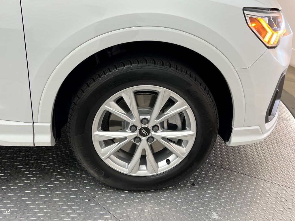 Thumbnail: 2025 Audi Q3 - 13