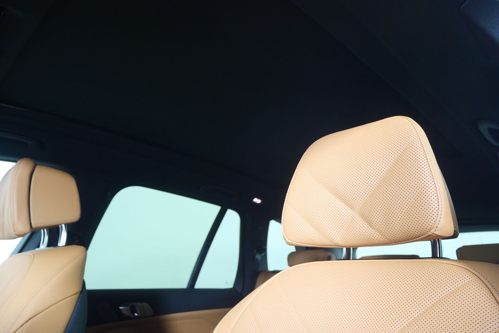 Thumbnail: 2026 BMW X5 - 12