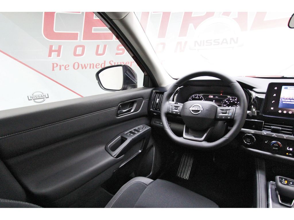 2026 Nissan Pathfinder SV - 5