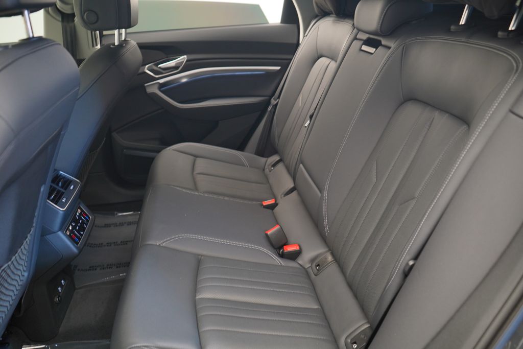 Thumbnail: 2024 Audi Q8 e-tron - 7